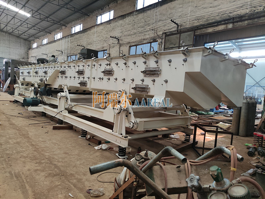 1.6 मीटर चौड़ाई 18.5 लंबा उच्च प्रदर्शन स्टेनलेस स्टील कच्चे चीनी के लिए असंतुलित कंपन कन्वेयर